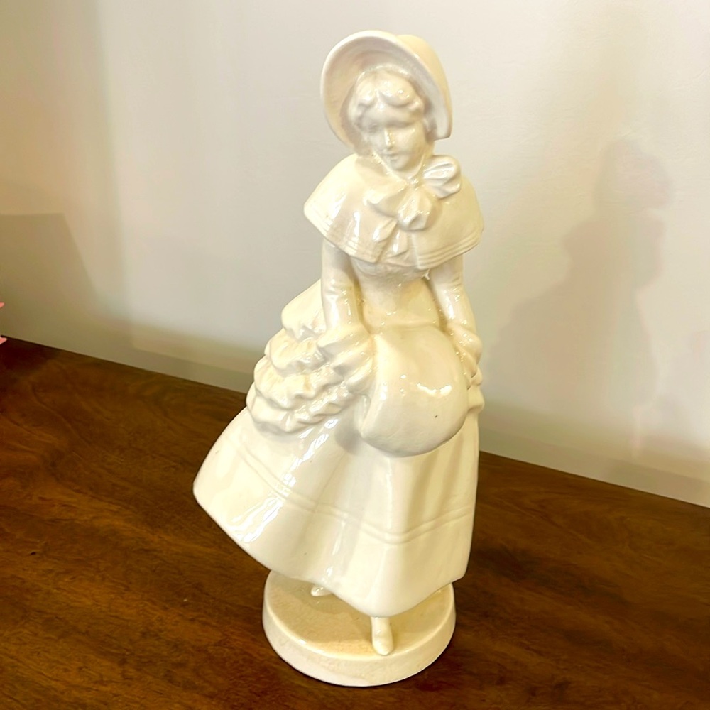 Vintage 1940s Victorian woman with muff. 12.5 in tall. Made in Japan.